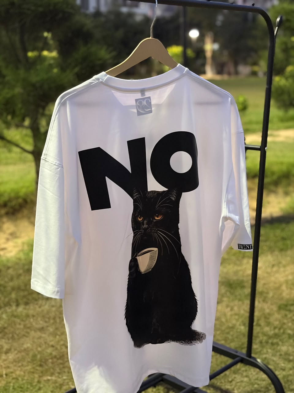 No graphic t-shirt detail